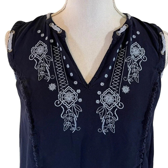 Knox Rose Blue Embroidered Blouse XS Sleeveless Flowers V Neck Boho Embellished - Picture 4 of 7